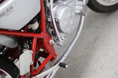 Lot 17 - 2000 Honda Dream 50