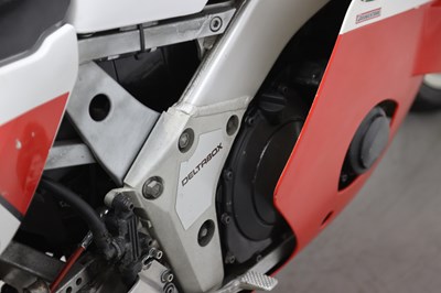 Lot 61 - 1986 Yamaha FZR400 Genesis
