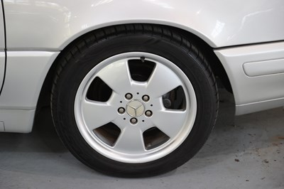 Lot 256 - 1998 Mercedes-Benz SL 320