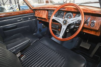 Lot 261 - 1969 Daimler V8-250