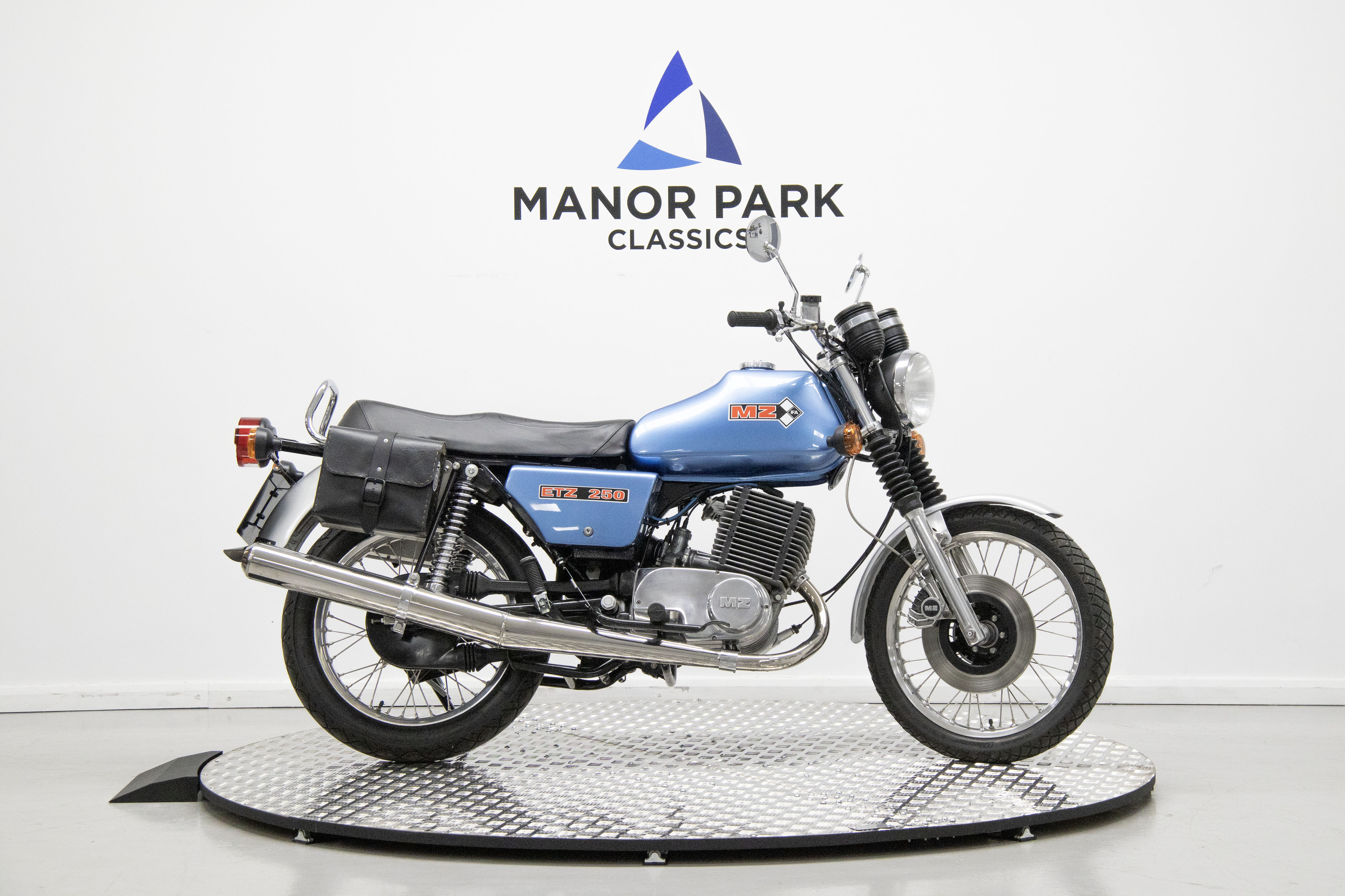 Eページ　250 Lot 30 - 1989 MZ ETZ 250