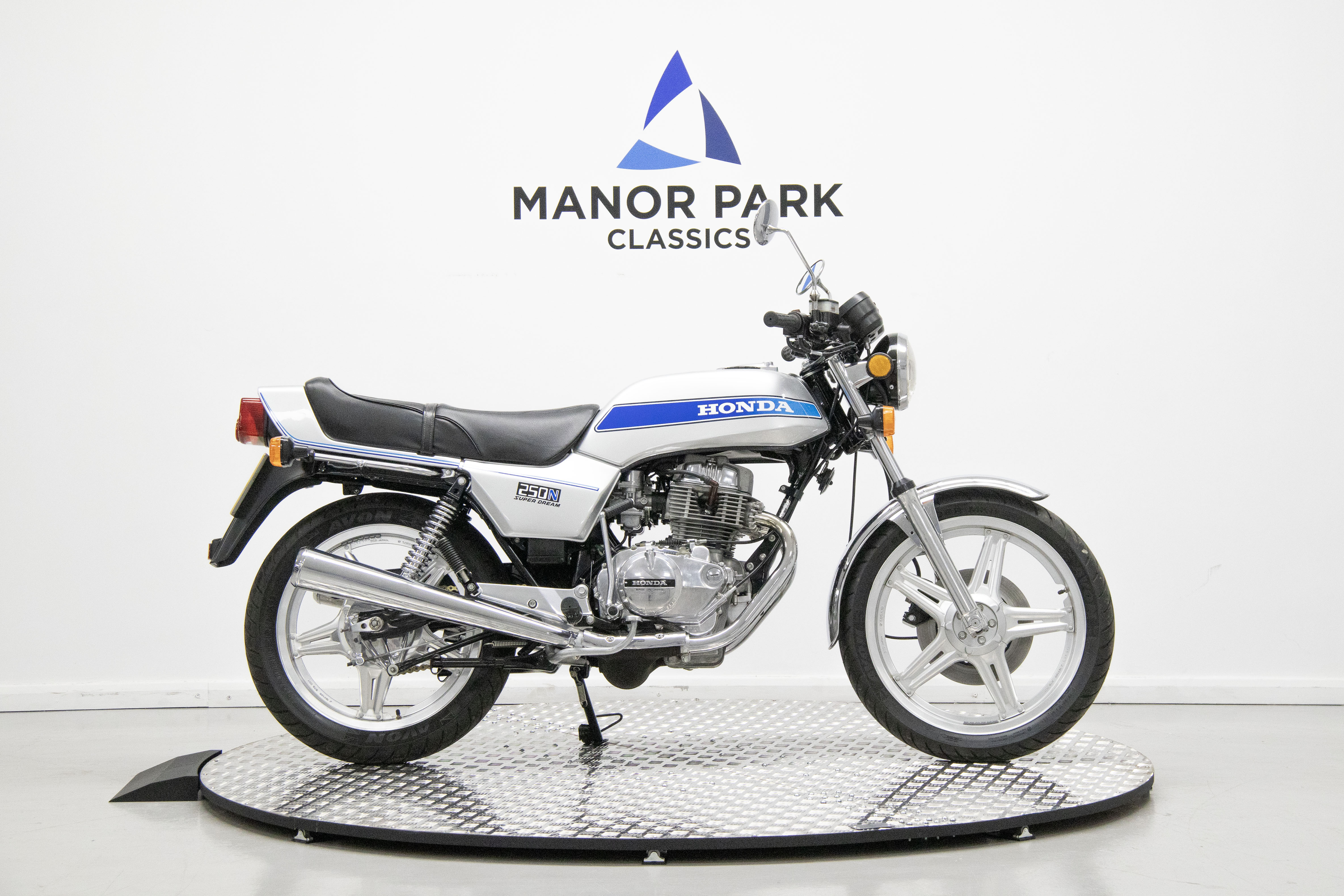 Lot 69 - 1978 Honda CB250N Super Dream