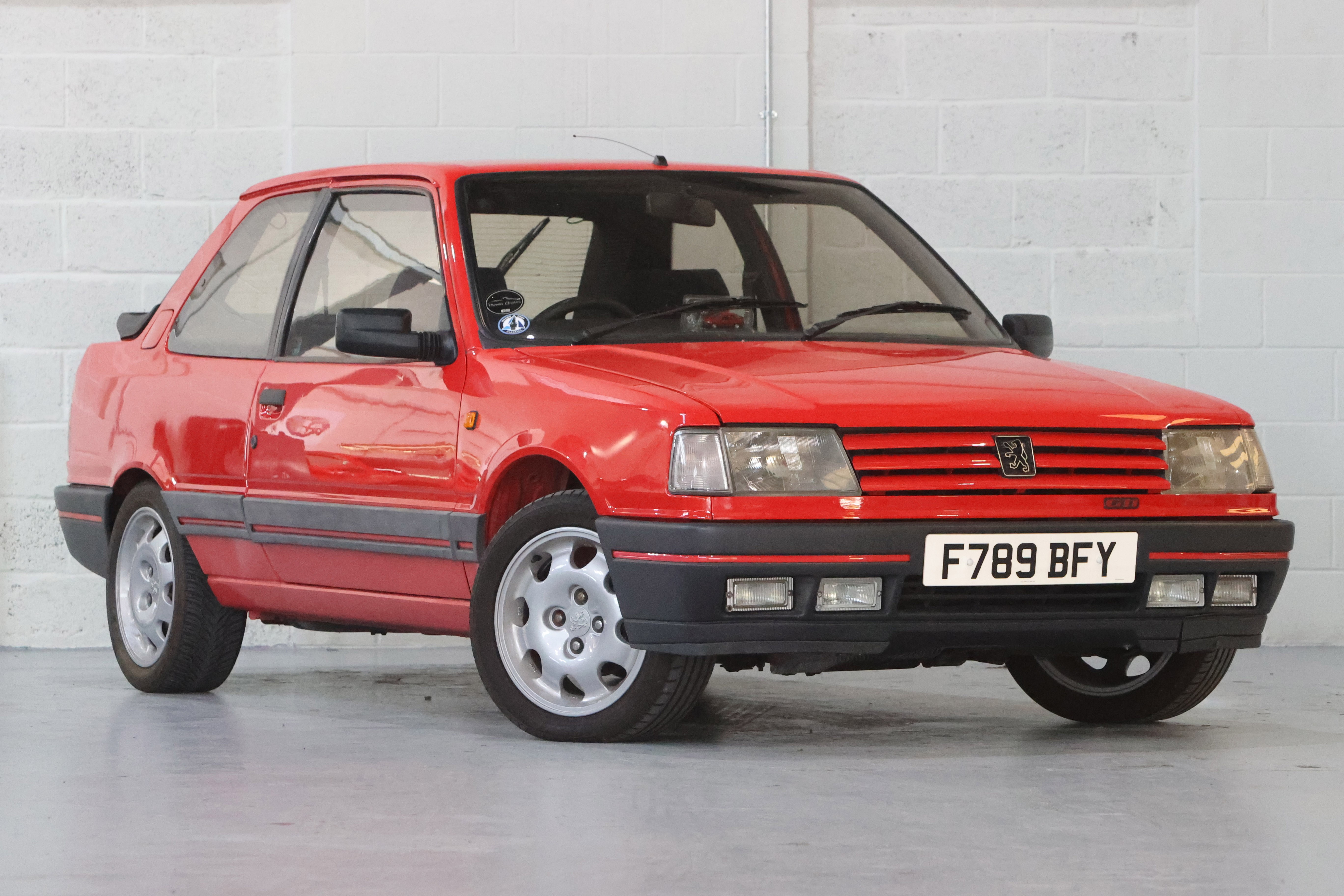 ビンテージ　PEUGEOT 赤 三輪車 Lot 279 - 1989 Peugeot 309 GTi