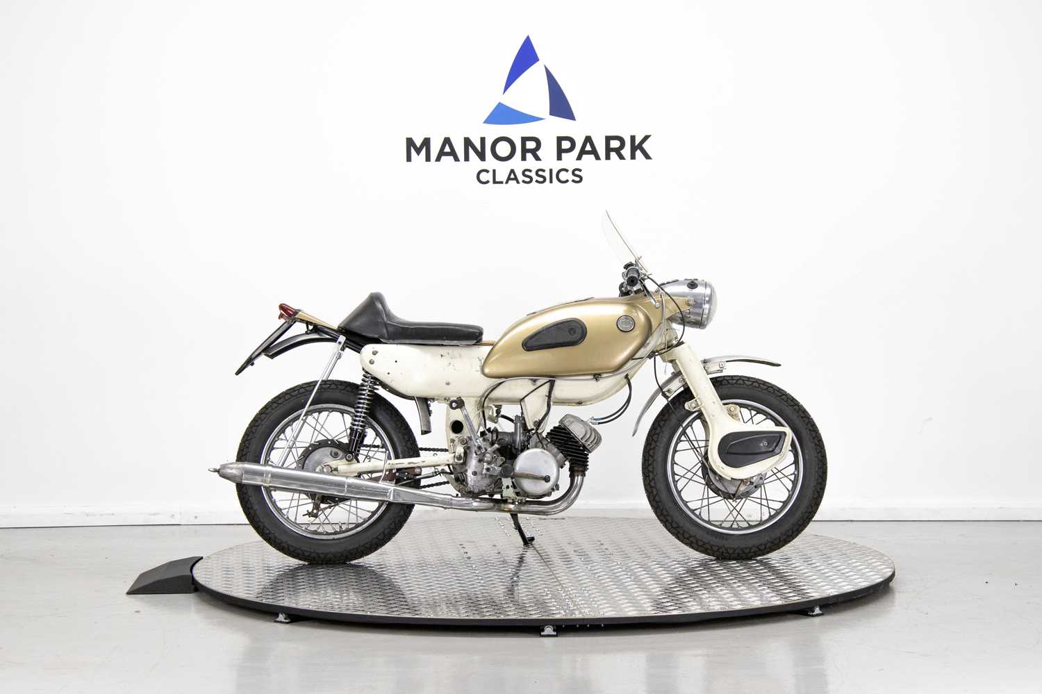 Lot 57 - 1965 Ariel Golden Arrow