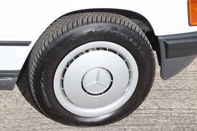 Lot 305 - 1986 Mercedes-Benz 190 E 2.0
