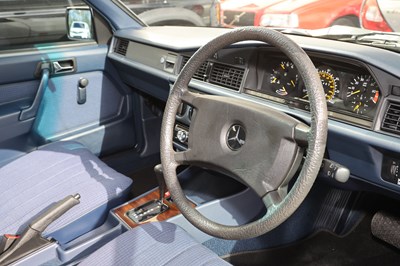 Lot 305 - 1986 Mercedes-Benz 190 E 2.0