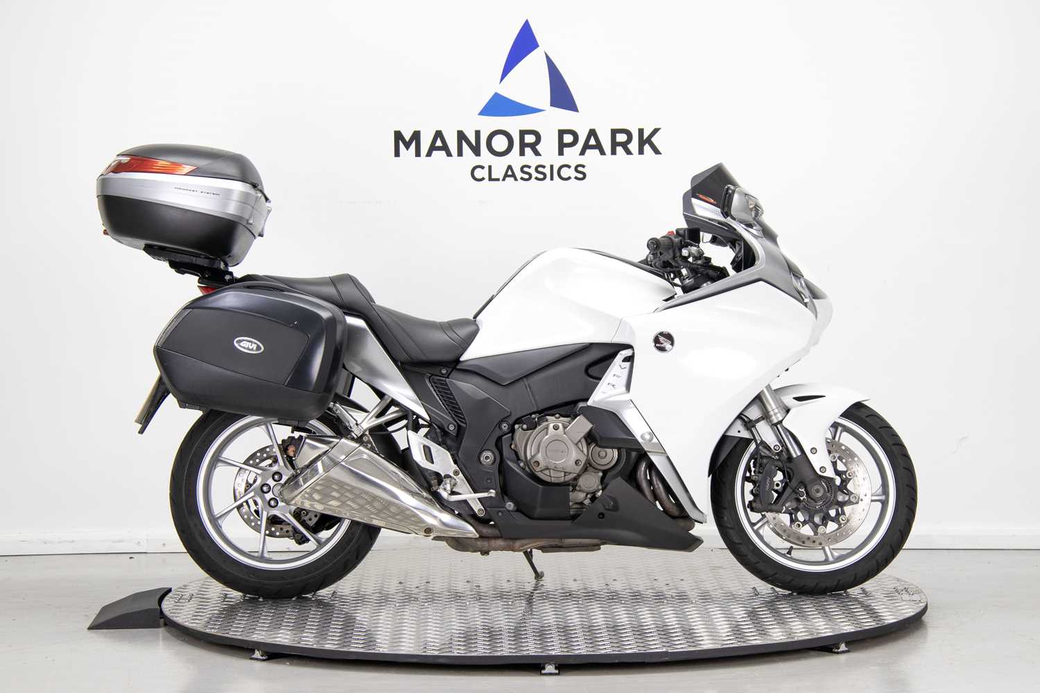 Lot 27 - 2010 Honda VFR1200FD