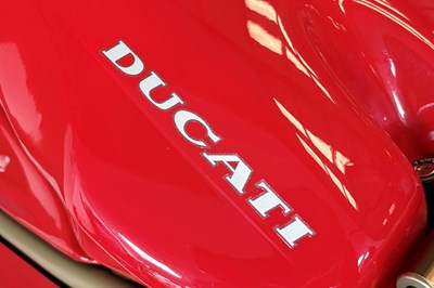 Lot 8 - 1998 Ducati 748 Biposto