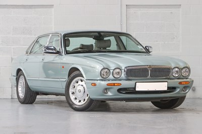 Lot 204 - 2000 Daimler 4.0 V8
