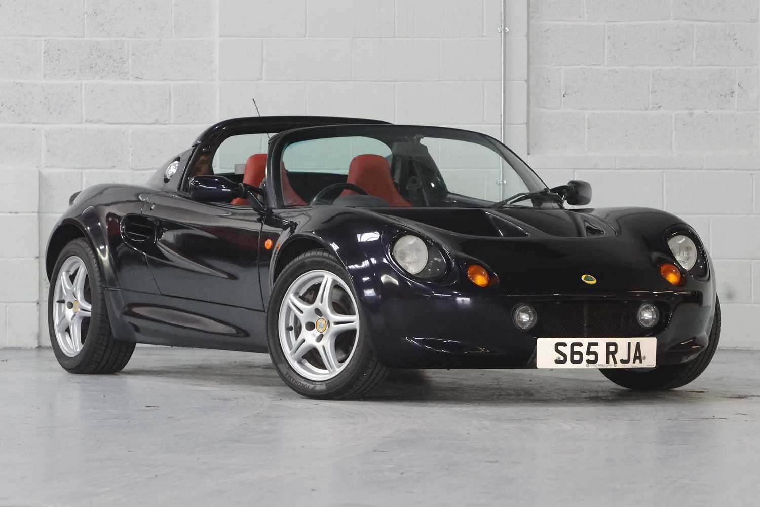 Lot 210 - 1998 Lotus Elise
