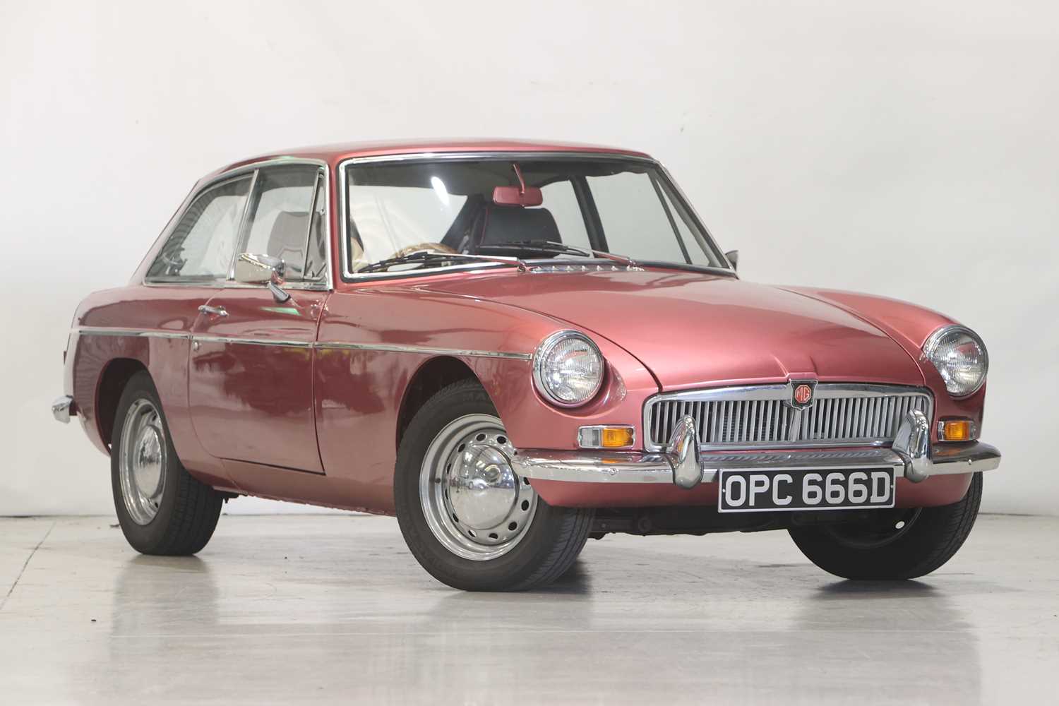 Lot 267 - 1966 MG B GT