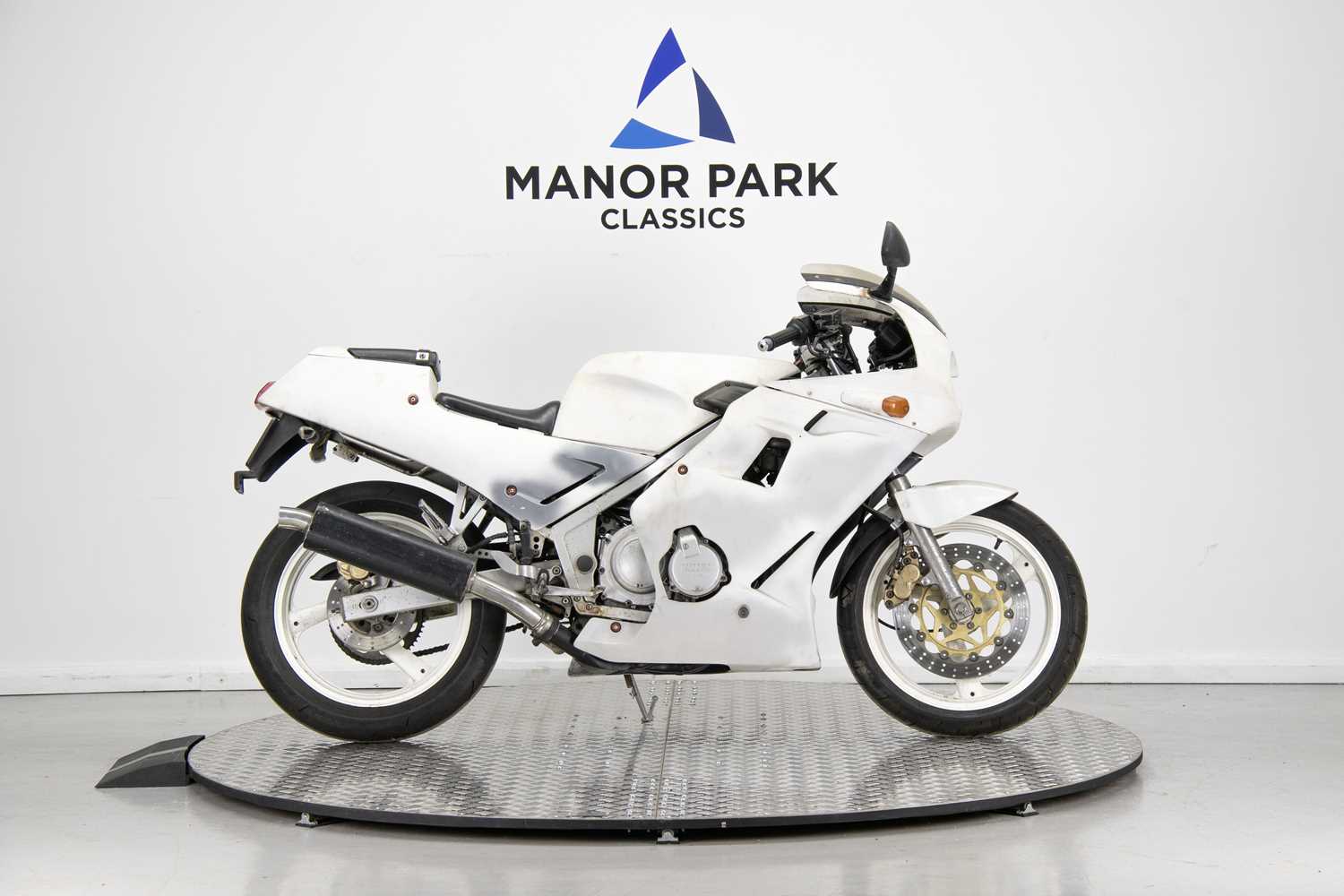 Lot 22 - 1988 Yamaha FZR250