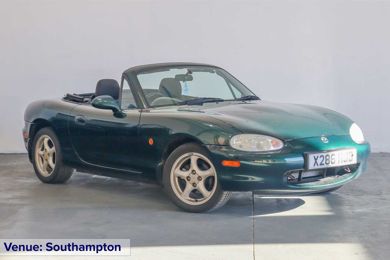 Lot 120 - 2000 Mazda MX5