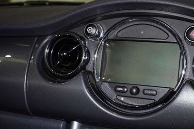 Lot 136 - 2004 Mini Cooper Convertible