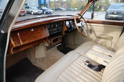 Lot 260 - 1965 Daimler V8-250