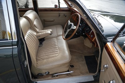 Lot 260 - 1965 Daimler V8-250