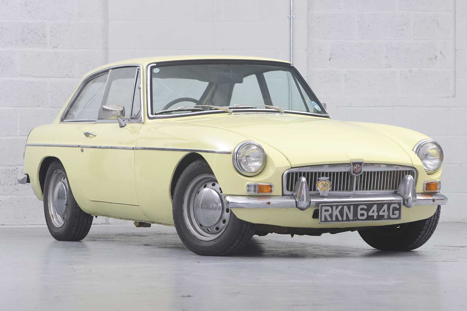 Lot 202 - 1969 MG B GT