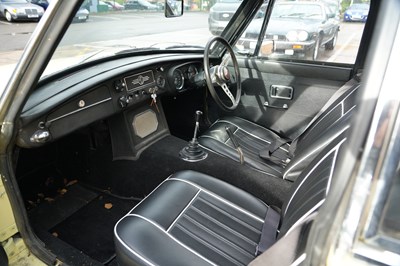 Lot 202 - 1969 MG B GT