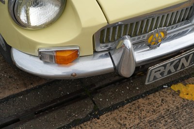 Lot 202 - 1969 MG B GT