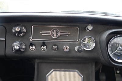 Lot 202 - 1969 MG B GT