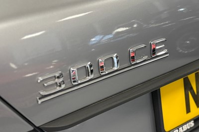 Lot 231 - 1989 Mercedes-Benz 300 CE