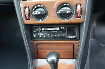 Lot 231 - 1989 Mercedes-Benz 300 CE