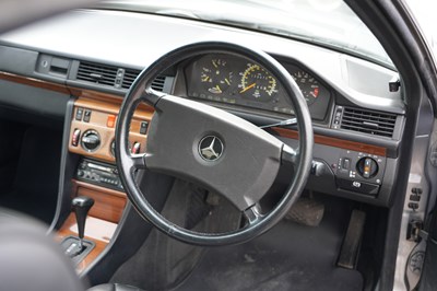 Lot 231 - 1989 Mercedes-Benz 300 CE