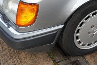 Lot 231 - 1989 Mercedes-Benz 300 CE