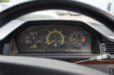 Lot 231 - 1989 Mercedes-Benz 300 CE