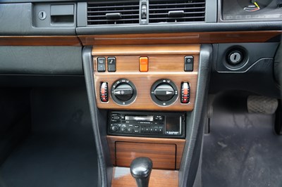 Lot 231 - 1989 Mercedes-Benz 300 CE