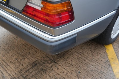 Lot 231 - 1989 Mercedes-Benz 300 CE