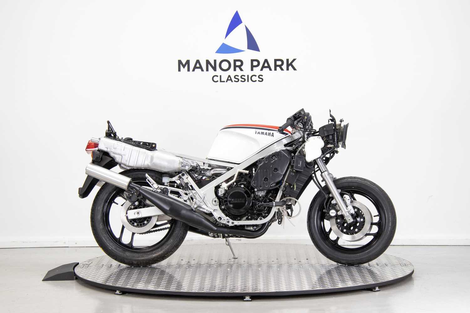 Lot 36 - 1984 Yamaha RD500 LC