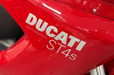 Lot 12 - 2001 Ducati ST4s