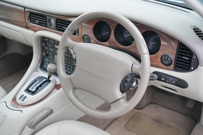 Lot 273 - 2000 Jaguar XJ 3.2 Executive