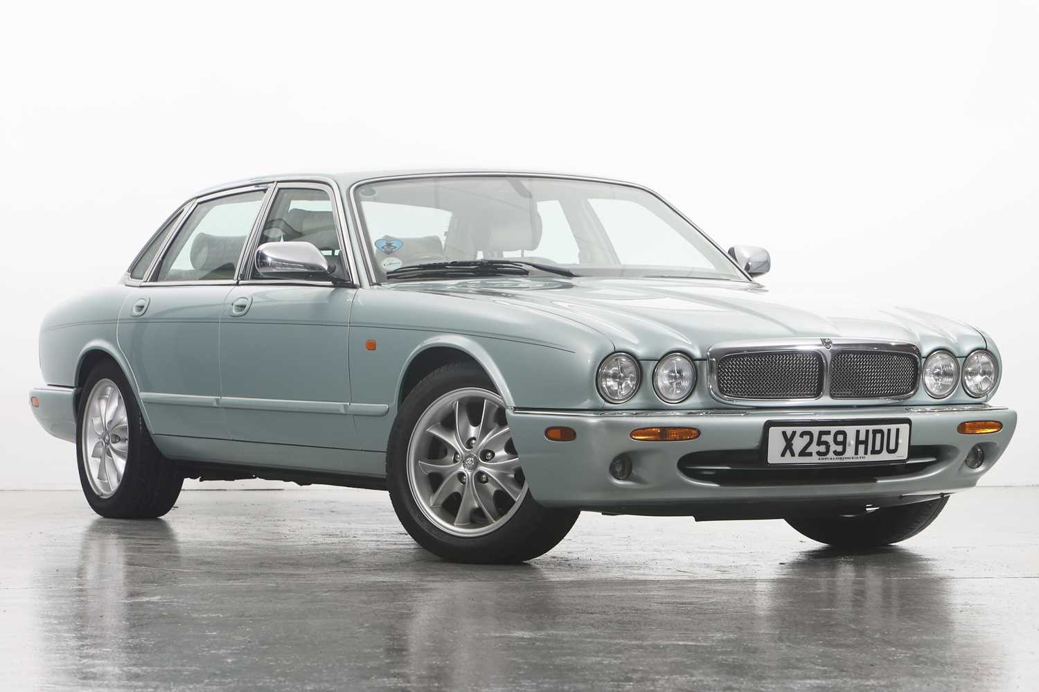 Lot 273 - 2000 Jaguar XJ 3.2 Executive