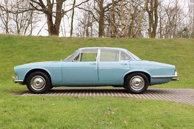 Lot 36 - 1971 Daimler Sovereign 4.2