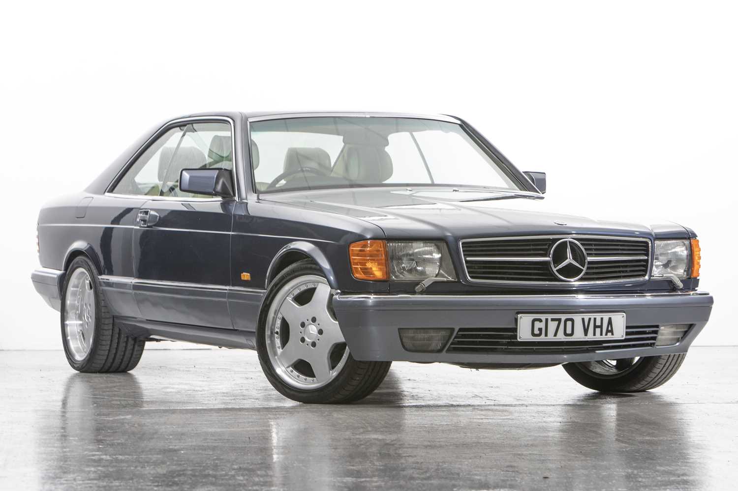 Lot 230 - 1989 Mercedes-Benz 560 SEC