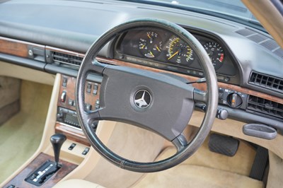 Lot 230 - 1989 Mercedes-Benz 560 SEC