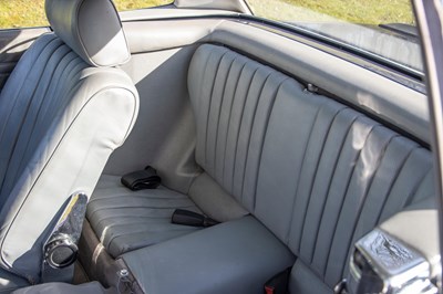 Lot 19 - 1983 Mercedes-Benz 500 SL