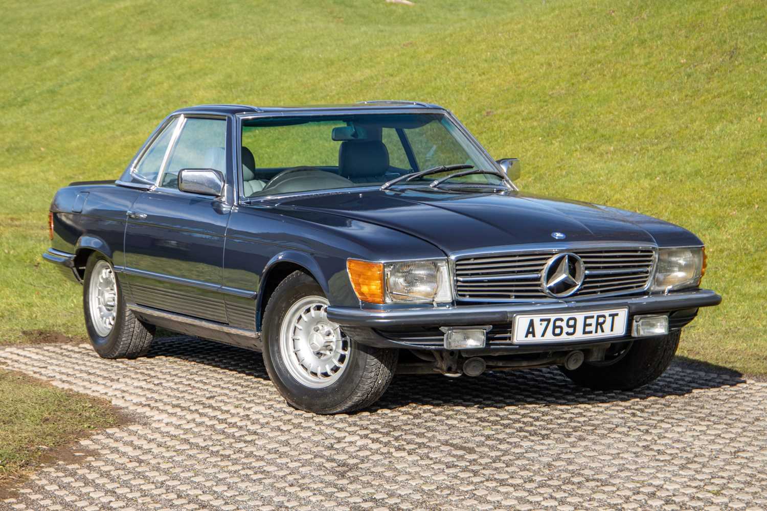Lot 19 - 1983 Mercedes-Benz 500 SL