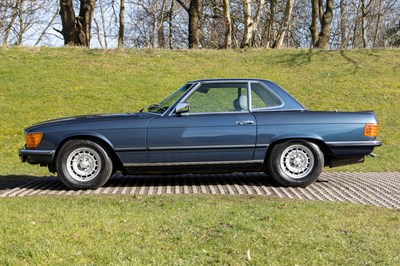 Lot 19 - 1983 Mercedes-Benz 500 SL