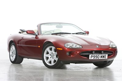 Lot 238 - 1997 Jaguar XK8 4.0 Convertible