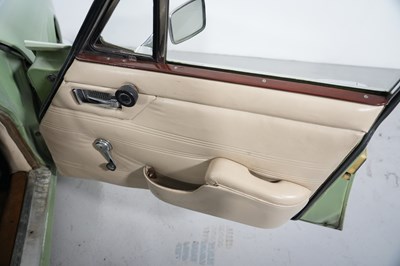 Lot 255 - 1971 Jaguar XJ6 2.8
