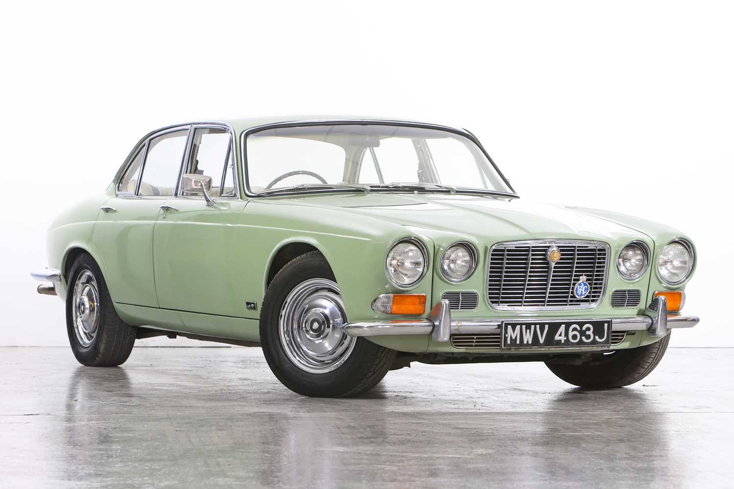 Lot 255 - 1971 Jaguar XJ6 2.8