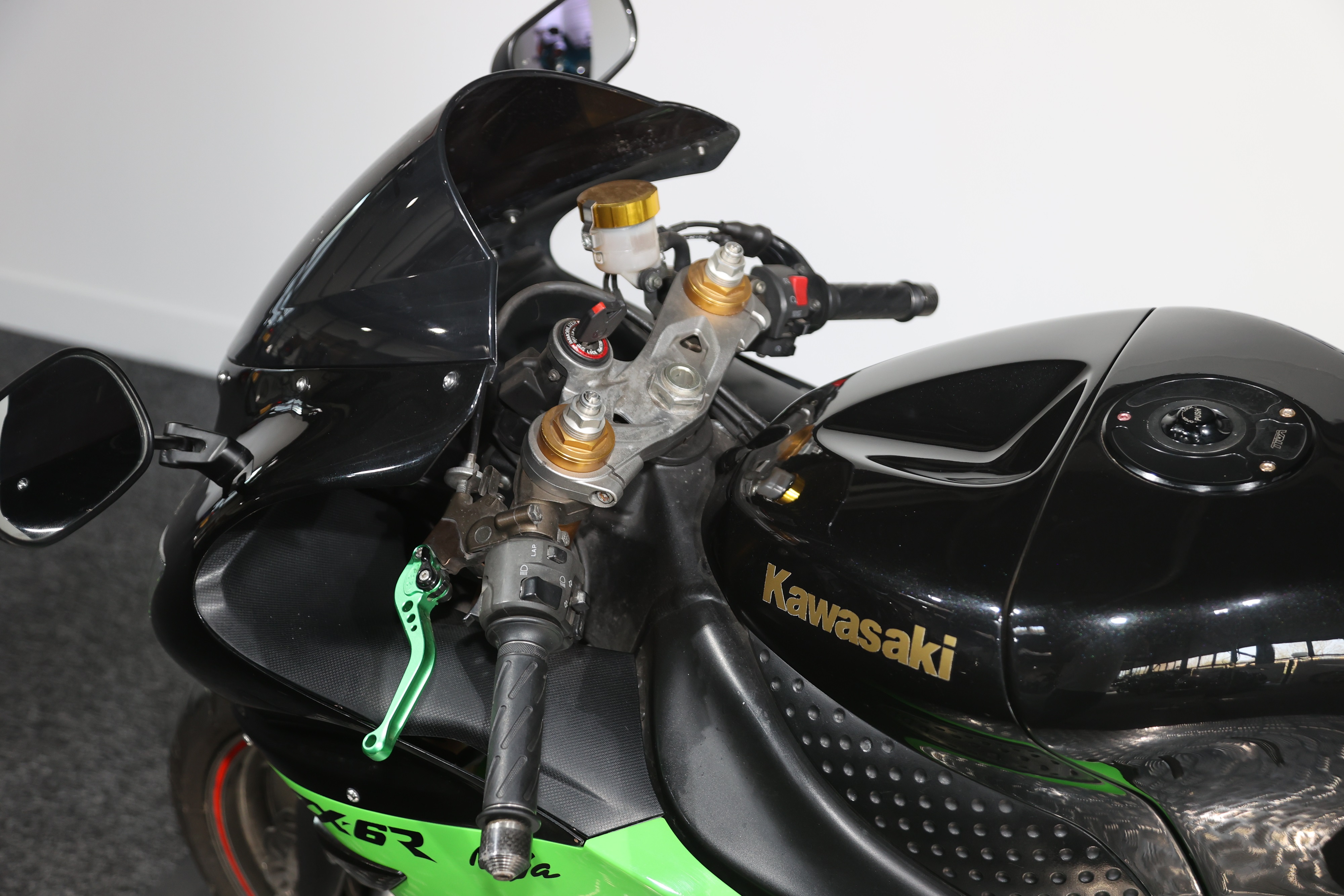 Lot 8 - 2005 Kawasaki ZX-6R Ninja
