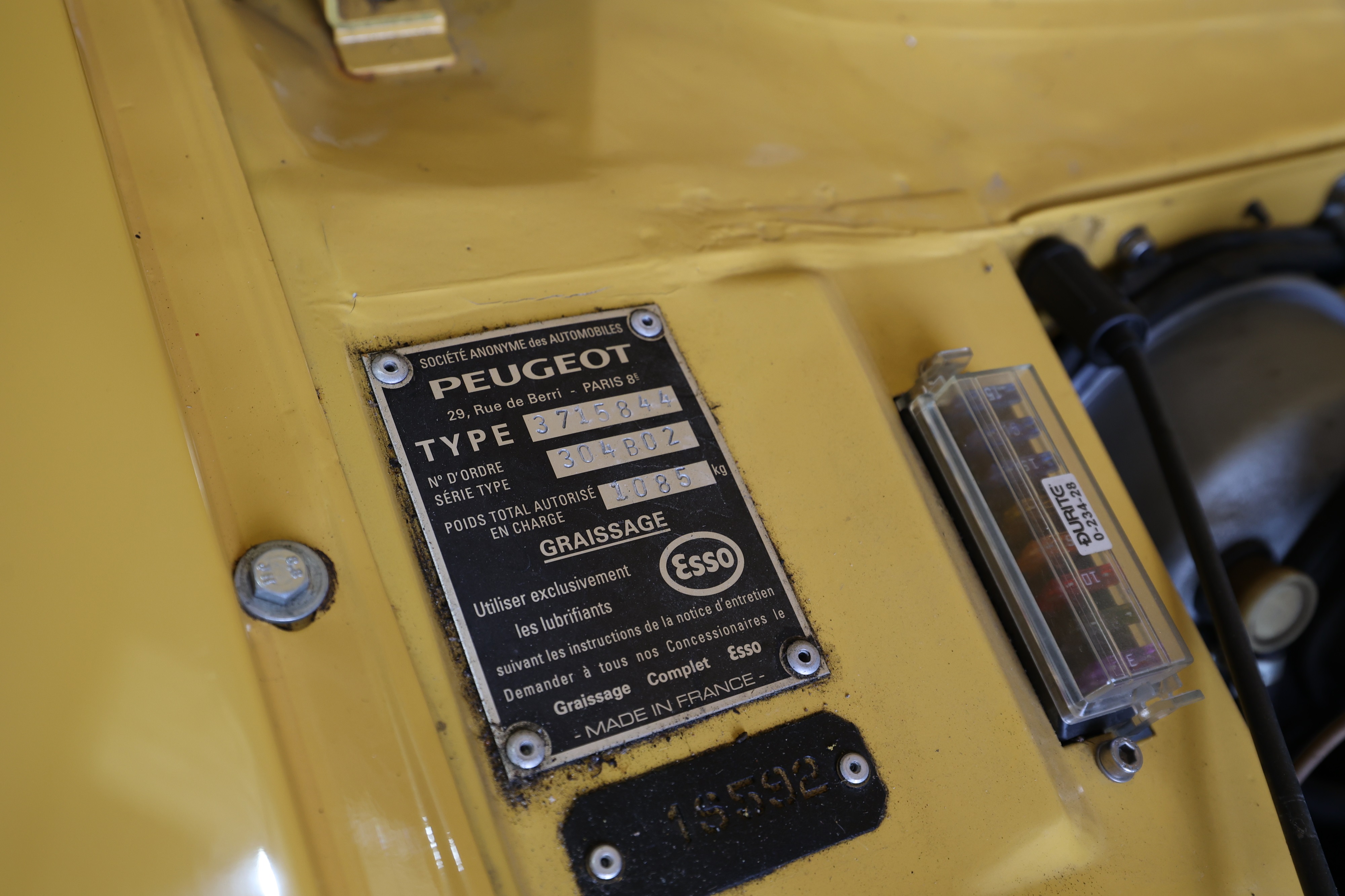 Lot 142 - 1975 Peugeot 304 Cabriolet