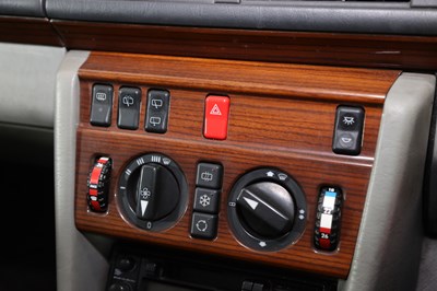 Lot 242 - 1990 Mercedes-Benz 300 TE 4-Matic