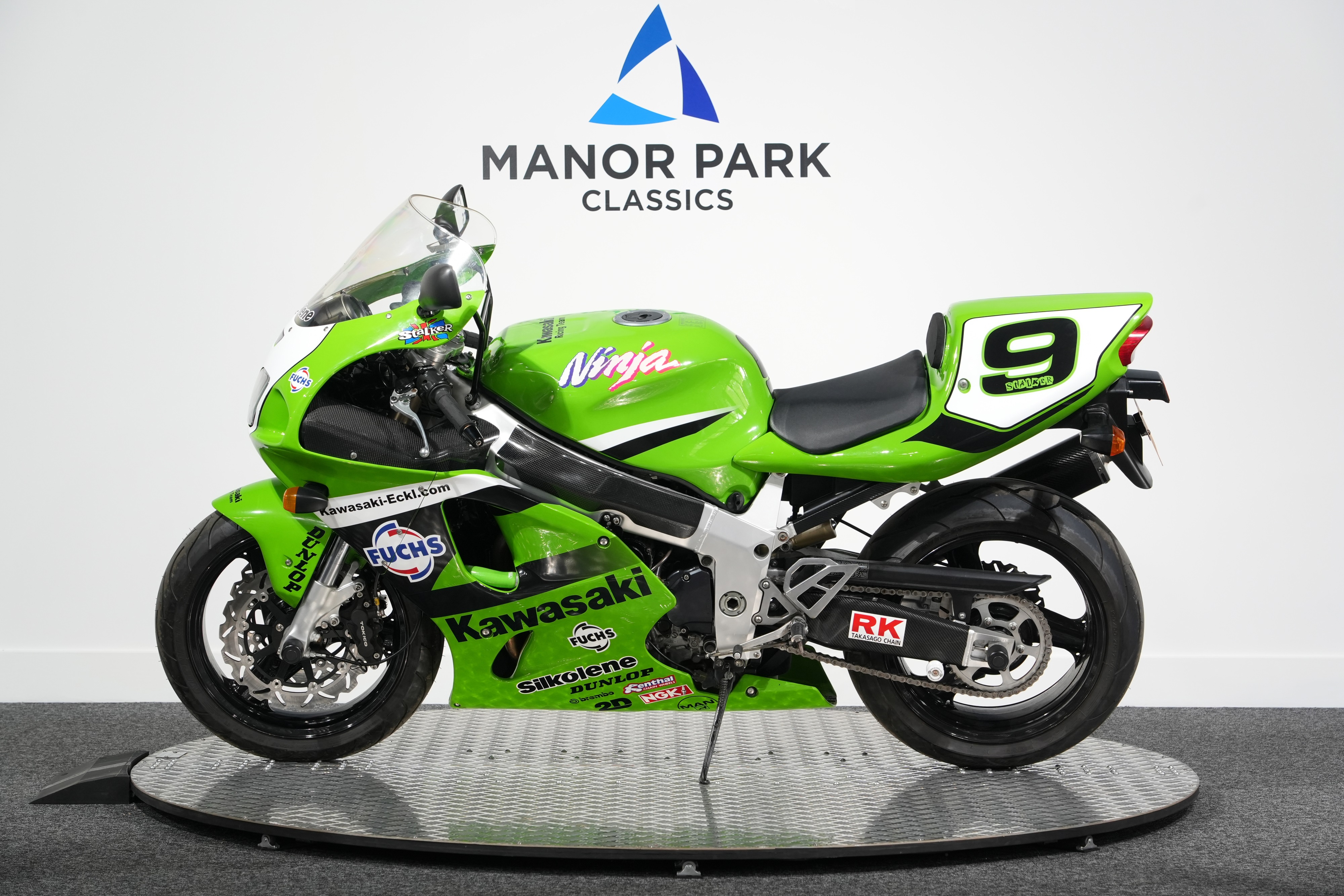 Lot 54 - 1998 Kawasaki ZX-7R Ninja