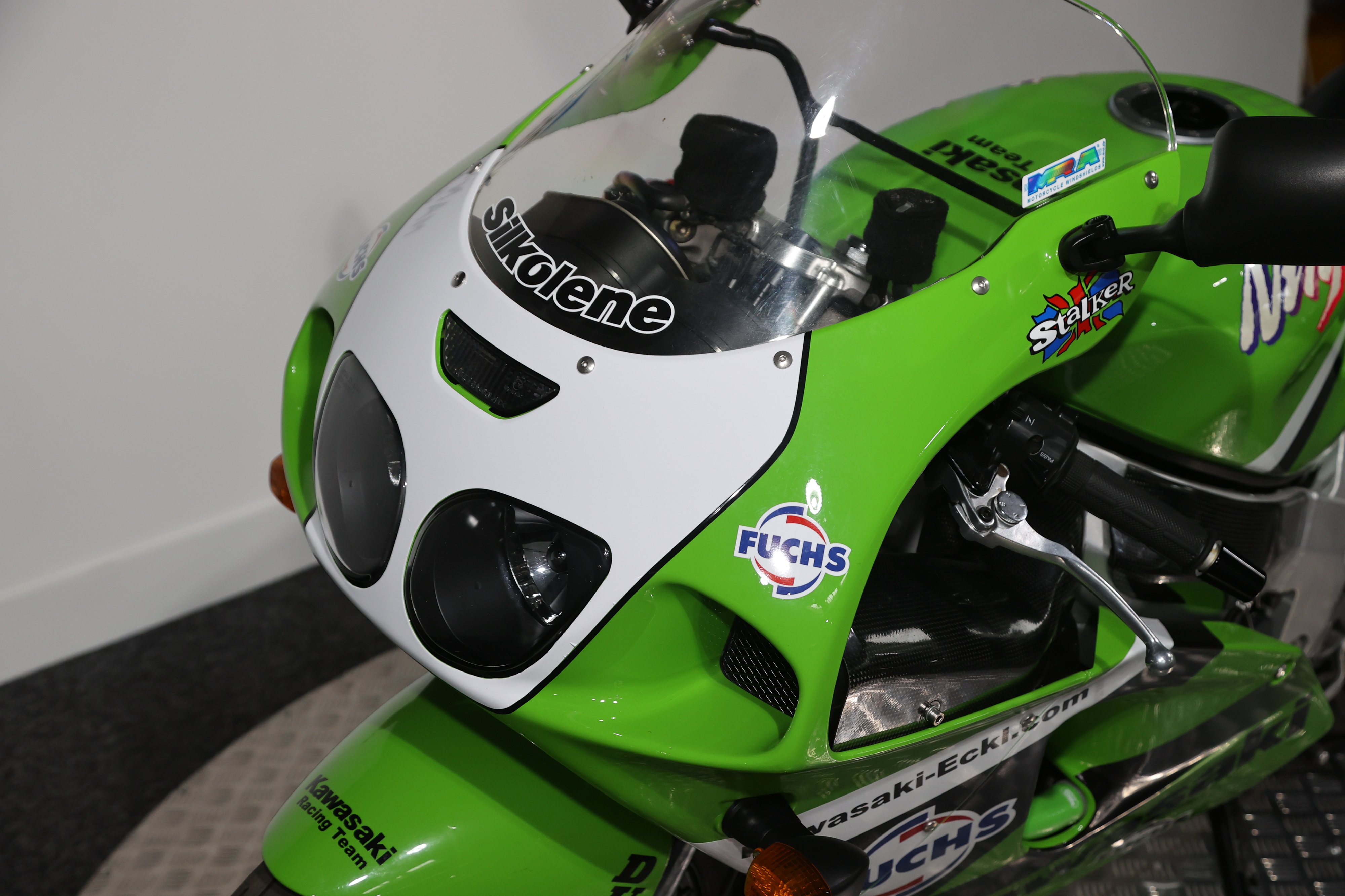 Lot 54 - 1998 Kawasaki ZX-7R Ninja