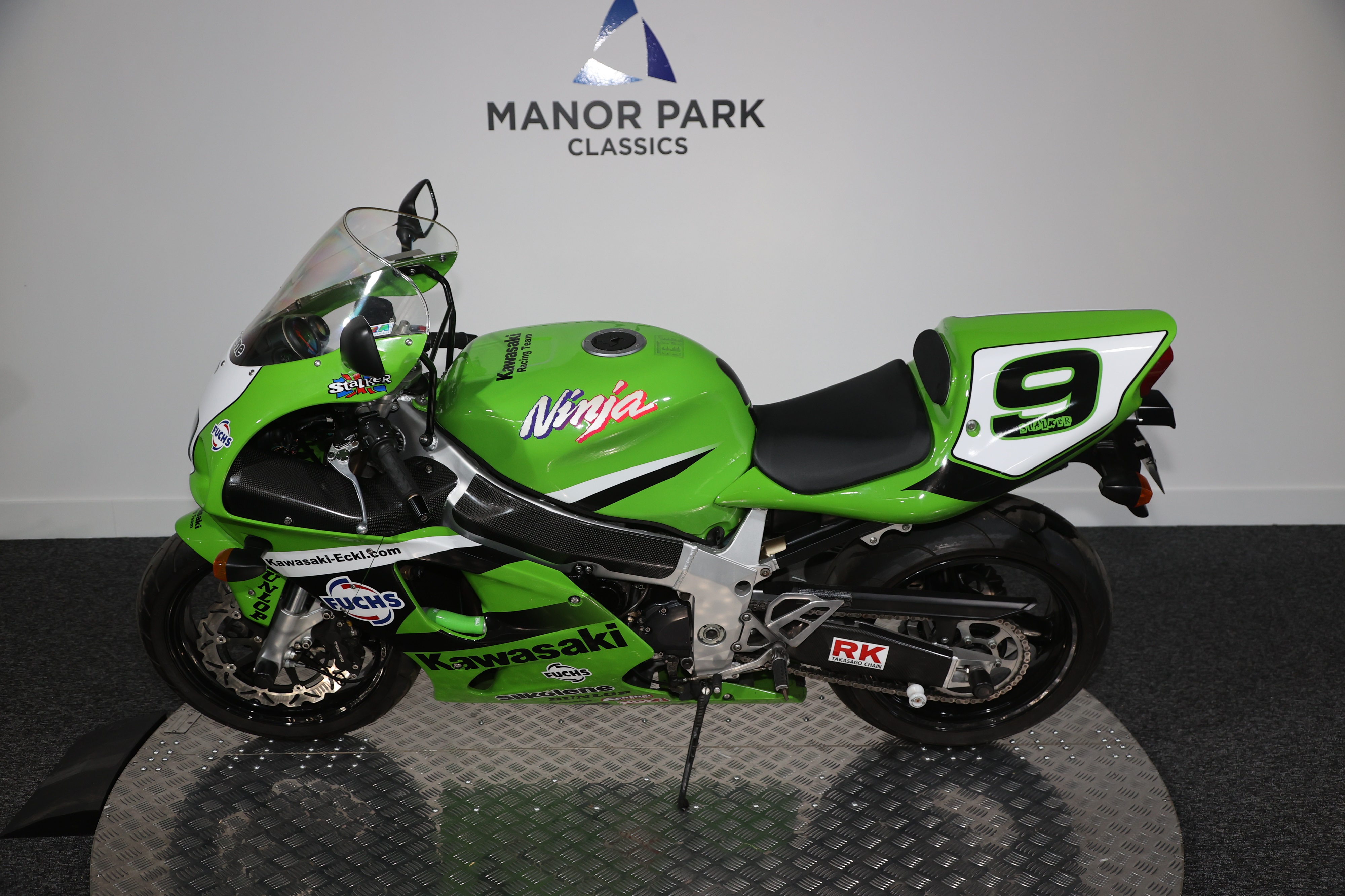 Lot 54 - 1998 Kawasaki ZX-7R Ninja